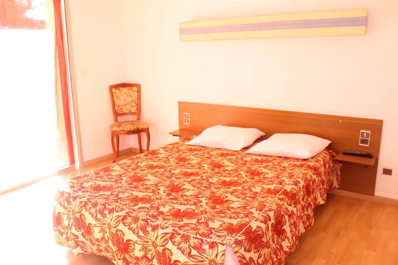 Hotel Restaurant La Garenne Tresserre Room photo